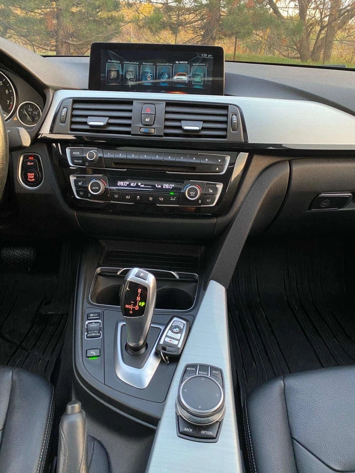 BMW 330 * xDrive * CARFAX * ���� �� �� | Mobile.bg � ����������� 11