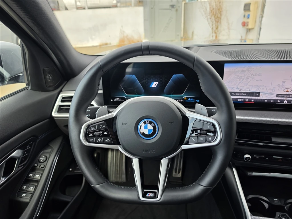 BMW 330 xDrive Sedan (MX), снимка 8 - Автомобили и джипове - 55816840
