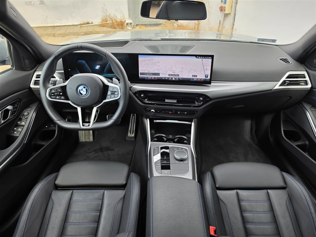 BMW 330 xDrive Sedan (MX), снимка 7 - Автомобили и джипове - 55816840