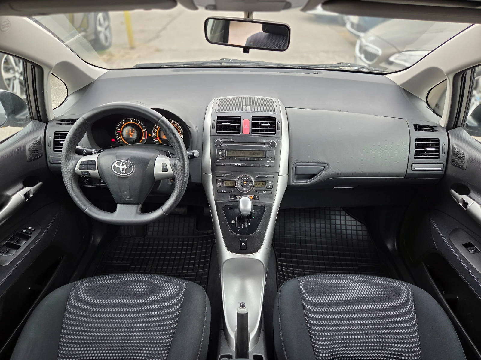 Toyota Auris 1.4D4D-FACE-АВТОМАТ.-ЛИЗИНГ, снимка 9 - Автомобили и джипове - 56326239