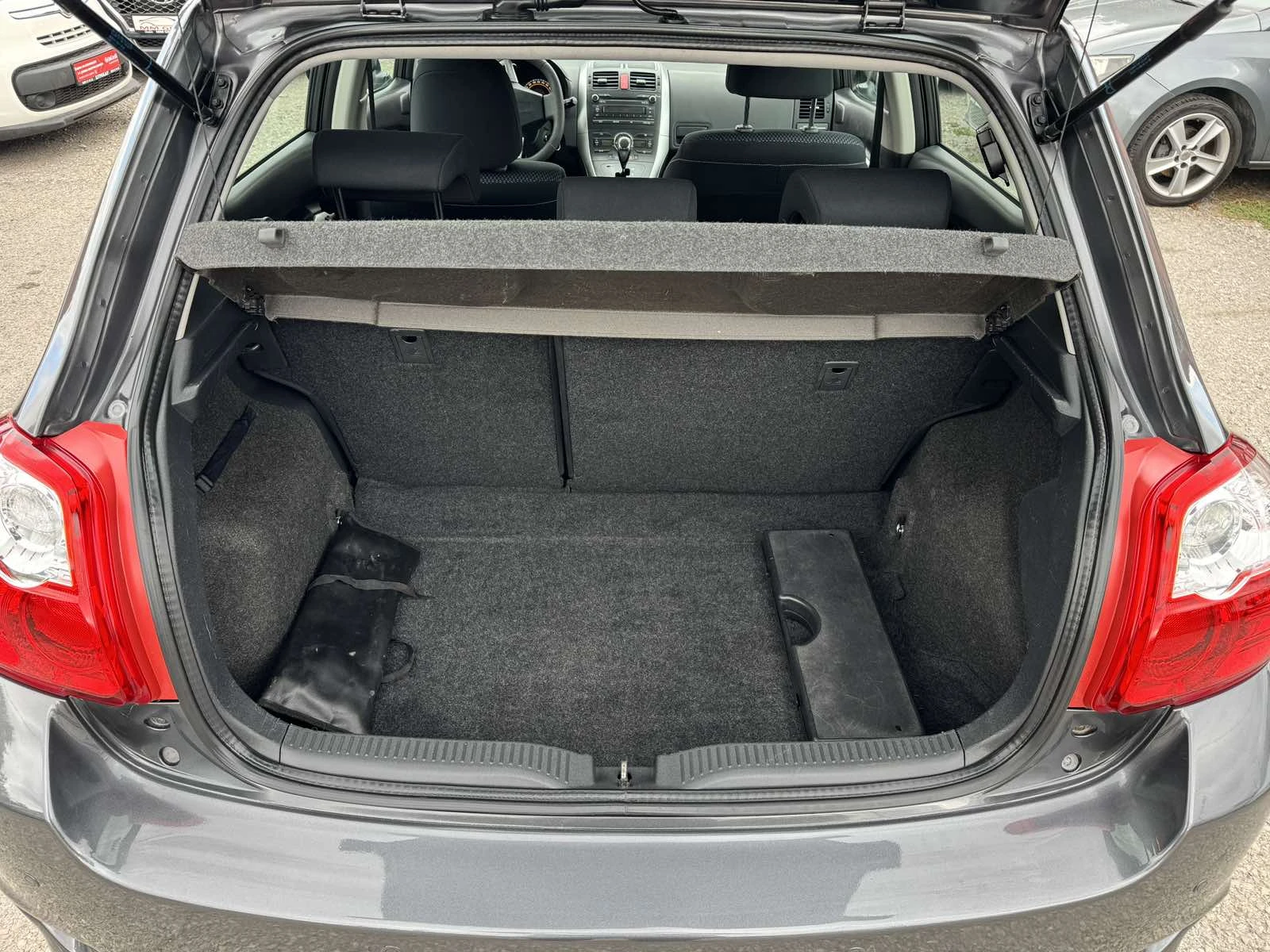 Toyota Auris 1.4D4D-FACE-АВТОМАТ.-ЛИЗИНГ, снимка 11 - Автомобили и джипове - 56326239