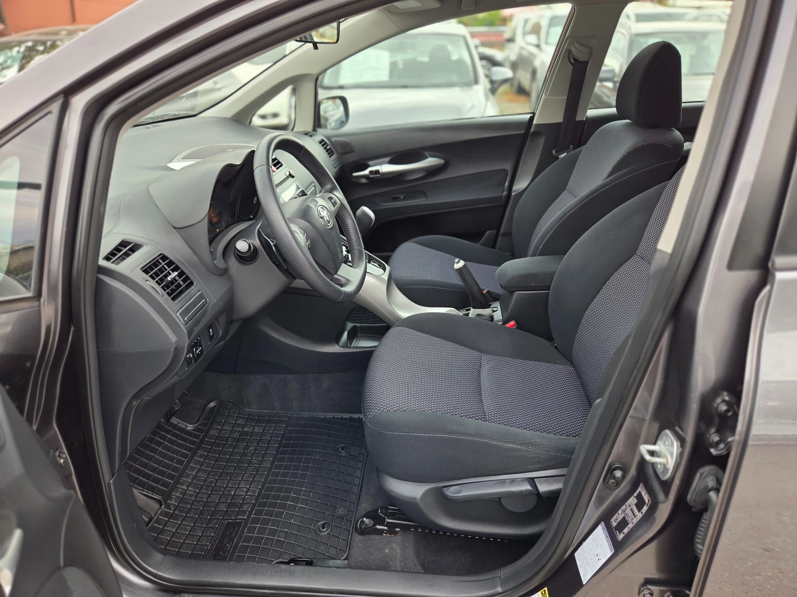 Toyota Auris 1.4D4D-FACE-АВТОМАТ.-ЛИЗИНГ, снимка 10 - Автомобили и джипове - 56326239