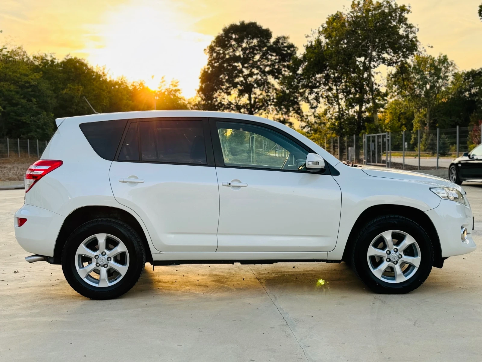 Toyota Rav4 * 2.2* D4D* NAVI*  - изображение 8