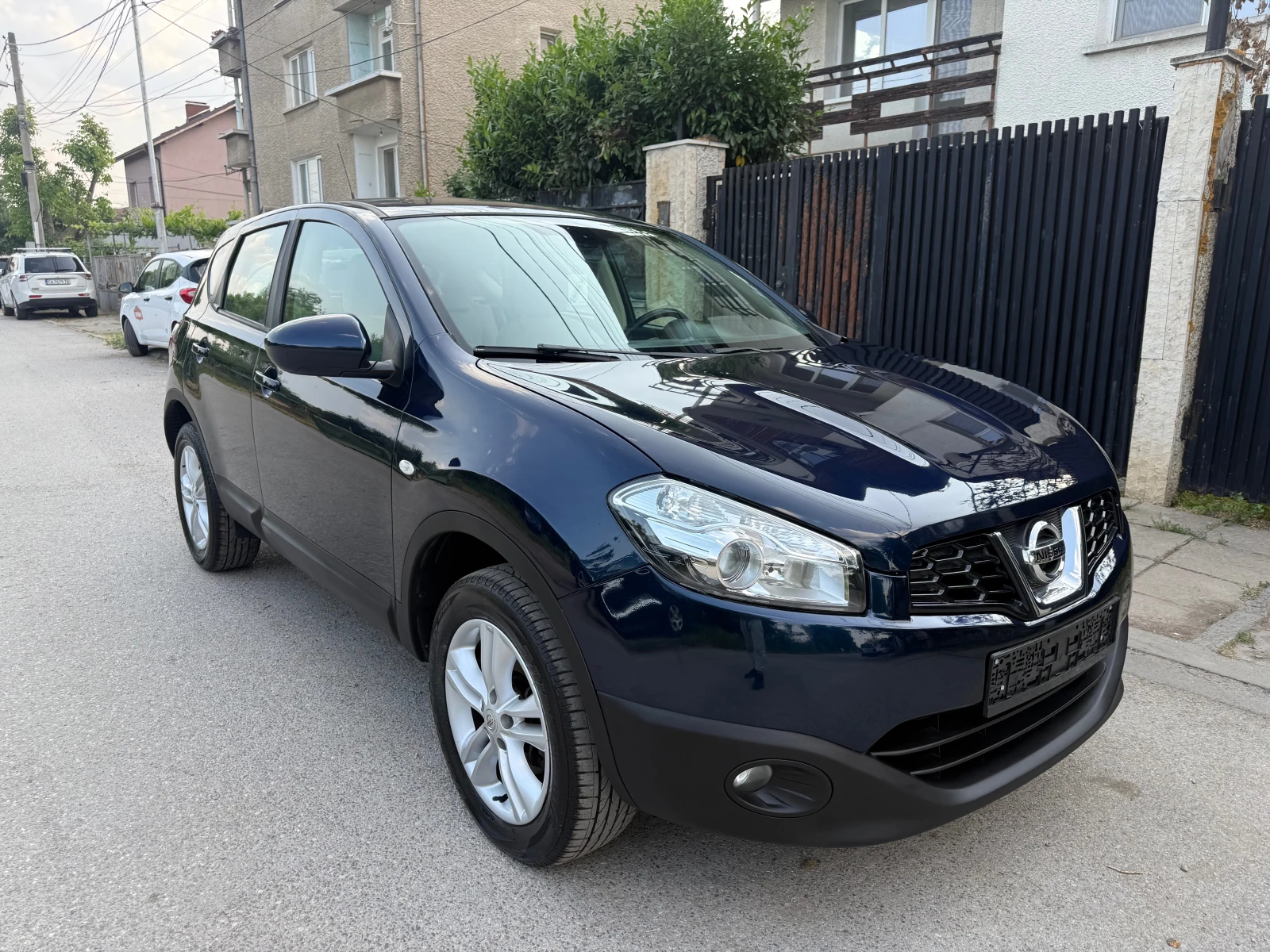 Nissan Qashqai 2.0i 4x4 FACELIVE - изображение 3