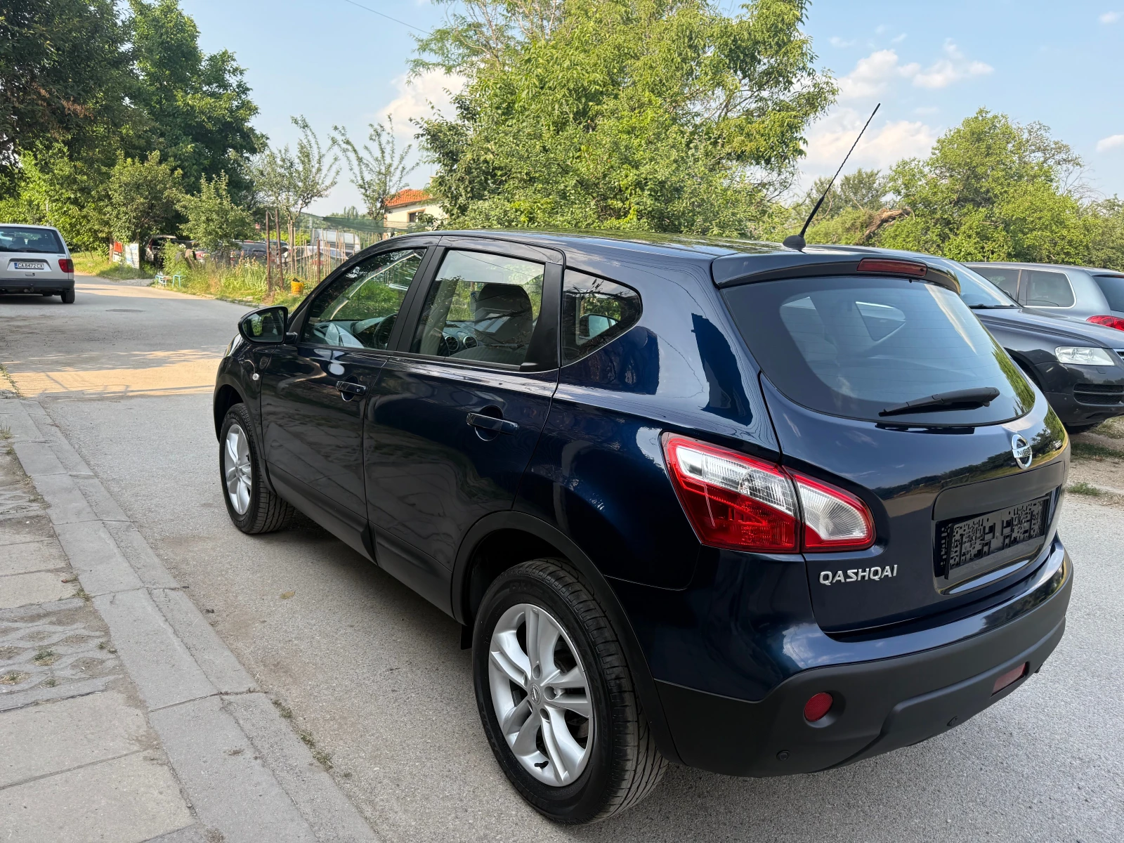 Nissan Qashqai 2.0i 4x4 FACELIVE - изображение 6