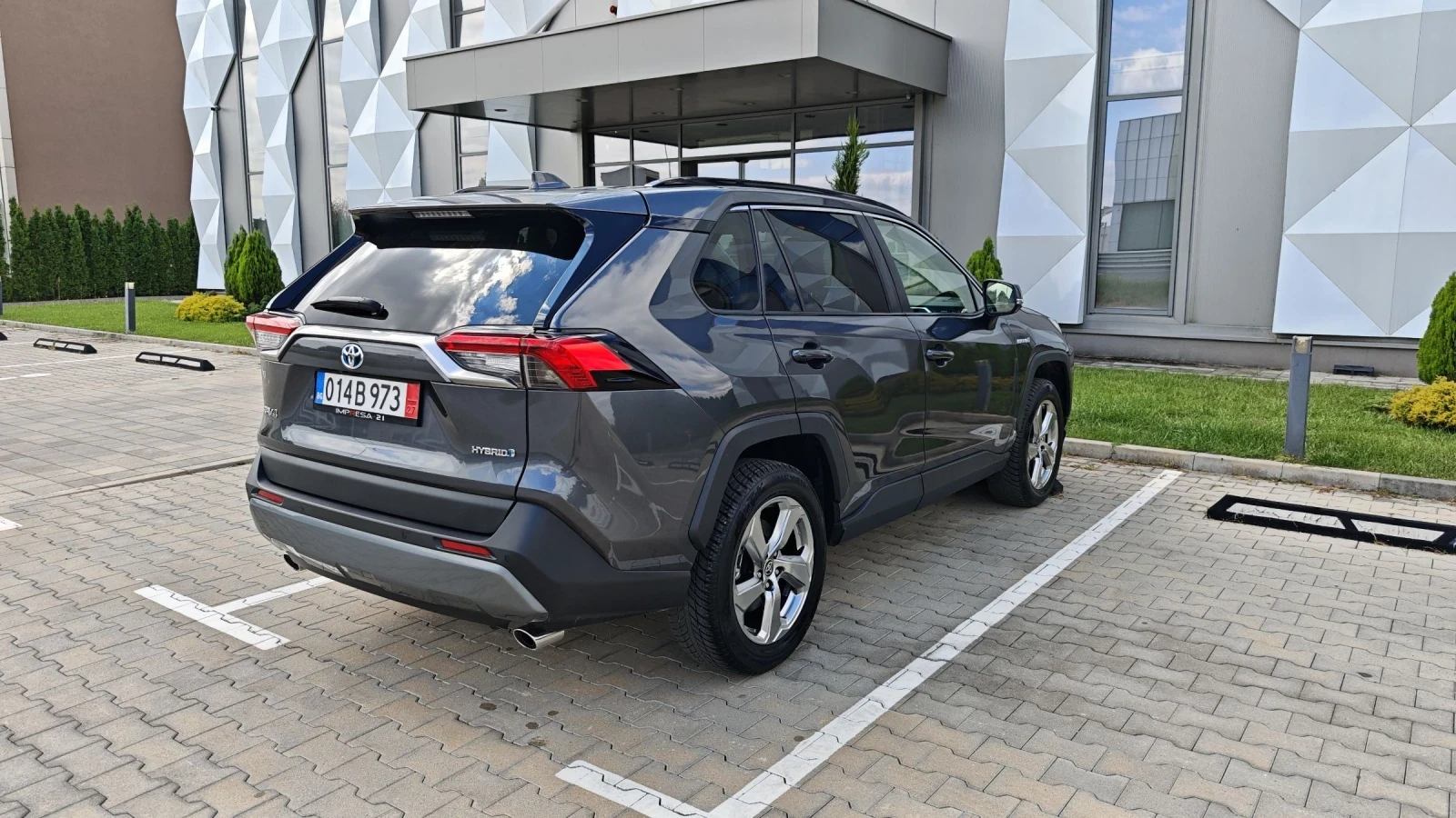 Toyota Rav4 2.5i hibrid  - изображение 4