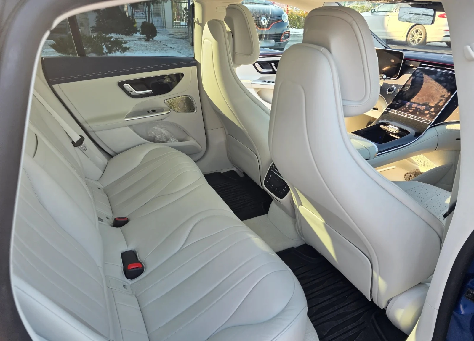 Mercedes-Benz EQE 350+ AMG-Line - изображение 7