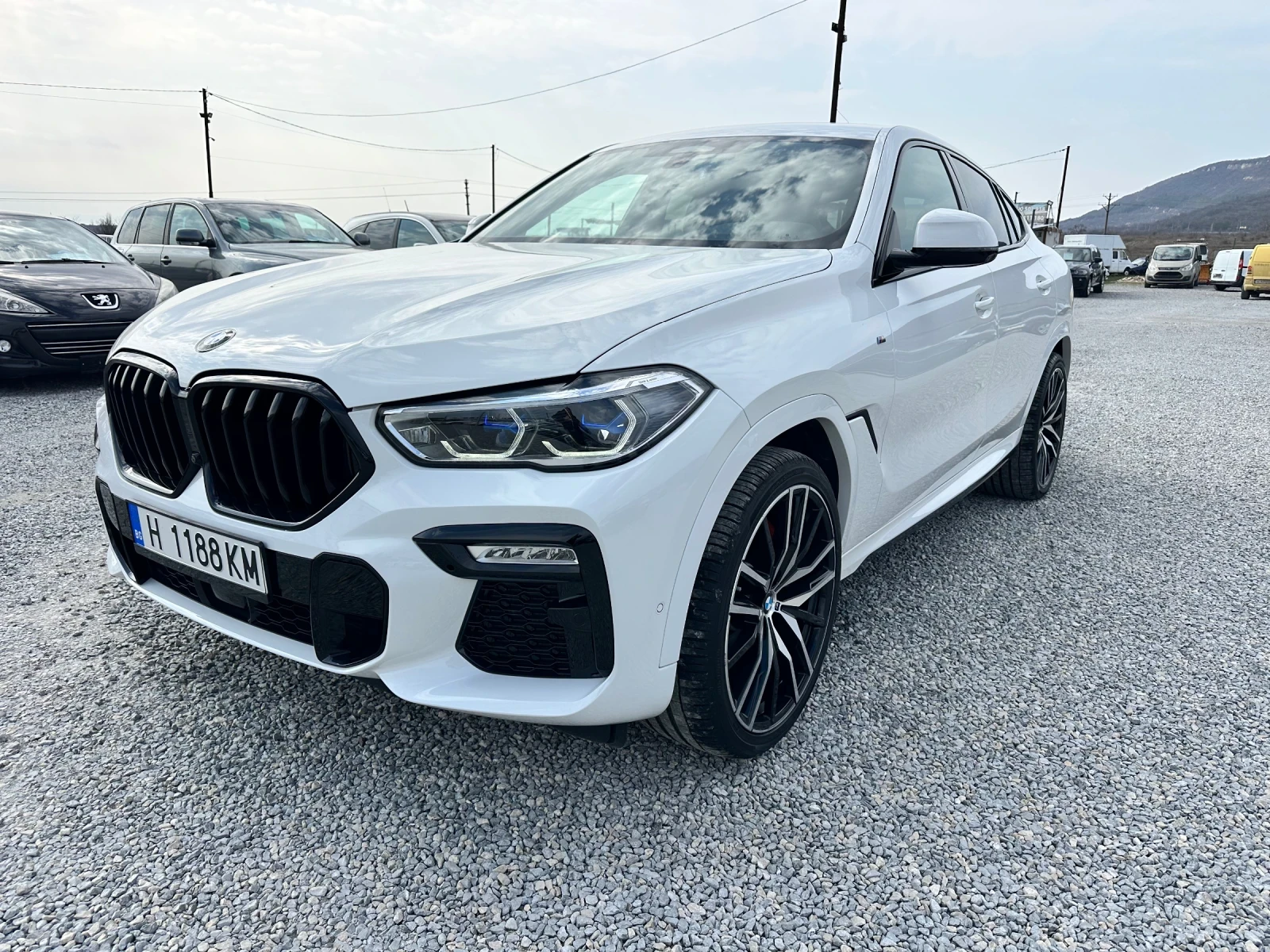 BMW X6 М50d-xDrive -SWAROVSKi-Harman.Kardon, снимка 3 - Автомобили и джипове - 53733683