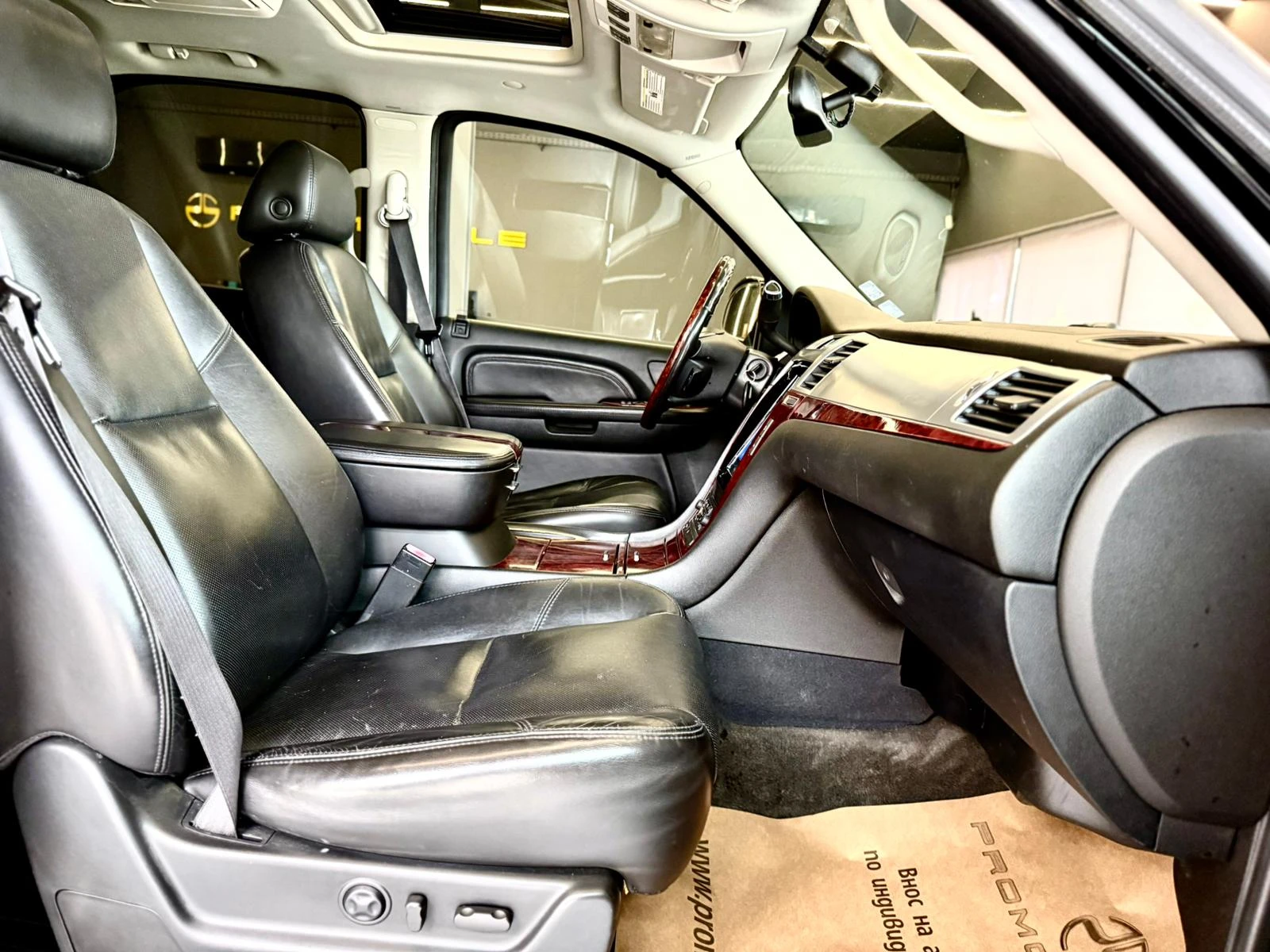 Cadillac Escalade LPG* AWD* Подгрев* Обдухване* Памет* Лизинг, снимка 14 - Автомобили и джипове - 53998559