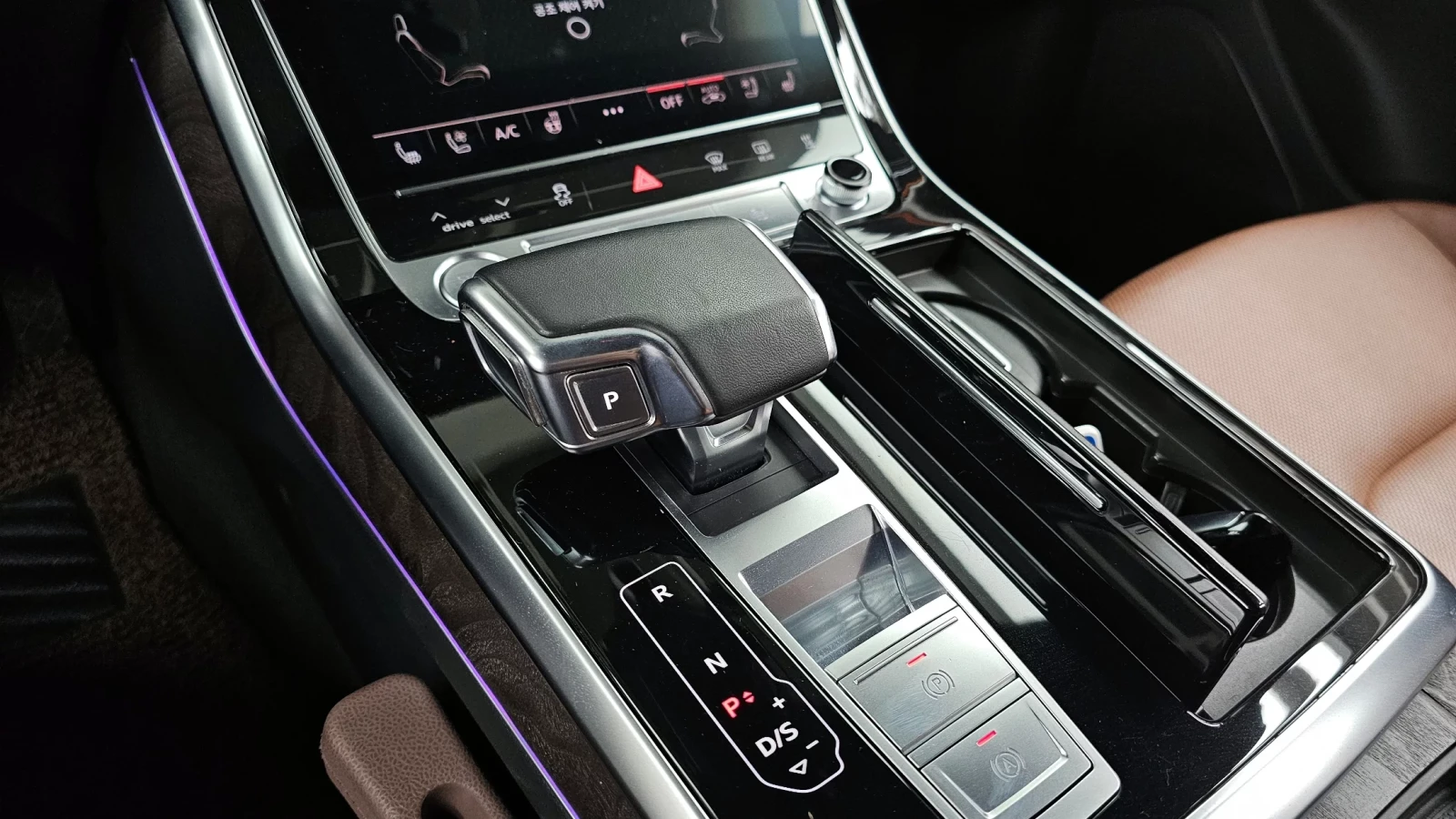 Audi Q7 2020* MATRIX* DISTRONIK* ОБДУХ* PANO* КРАЙНА ЦЕНА, снимка 11 - Автомобили и джипове - 54127358