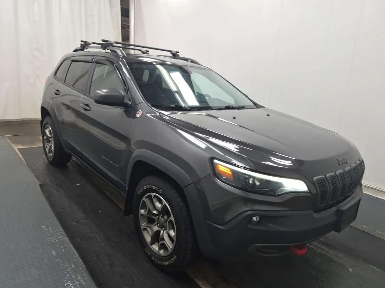 Jeep Cherokee TRAILHAWK| 2 КЛЮЧА| ПОДГРЕВИ| CARFAX| АВТОКРЕДИТ, снимка 3 - Автомобили и джипове - 54595040