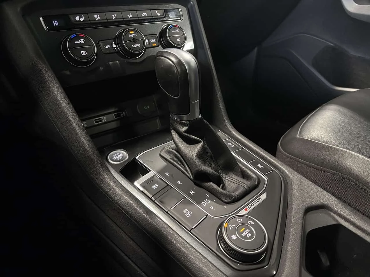 VW Tiguan * Highline| 4MOTION| NAV| FENDERAUDIO| LEATHER| PA, снимка 16 - Автомобили и джипове - 54905308
