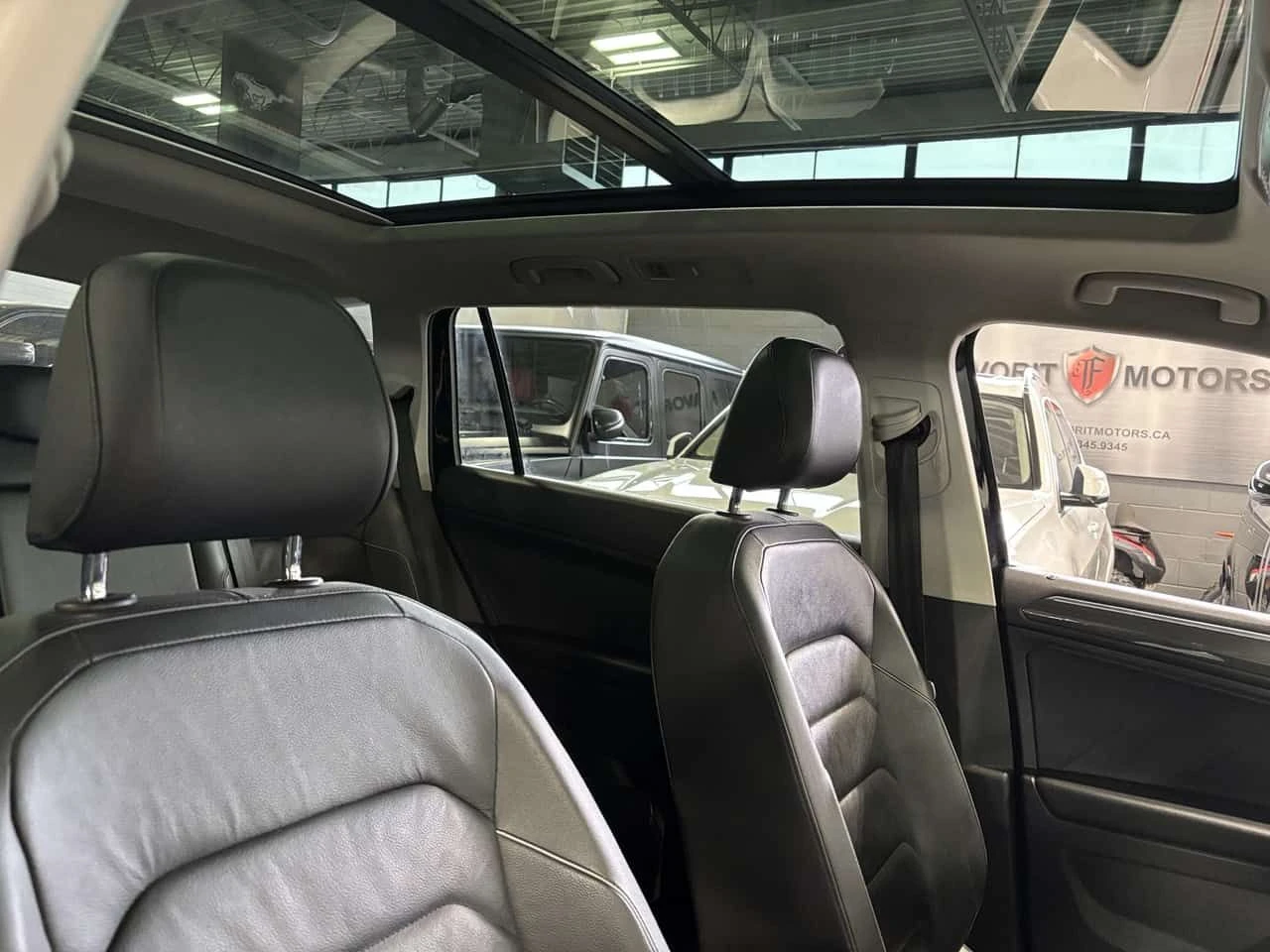 VW Tiguan * Highline| 4MOTION| NAV| FENDERAUDIO| LEATHER| PA, снимка 10 - Автомобили и джипове - 54905308