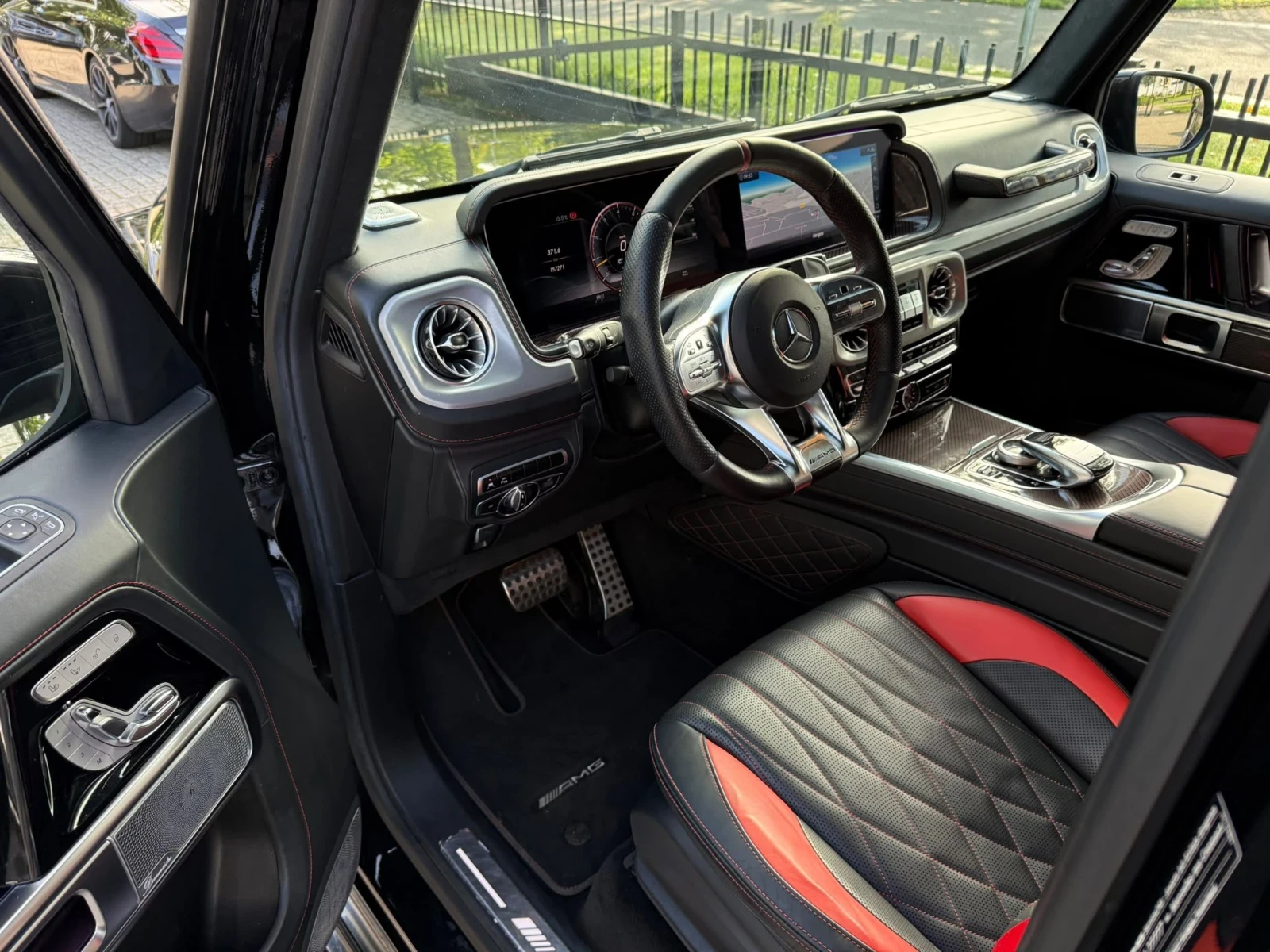 Mercedes-Benz G 63 AMG Очакван -AMG G 63 EDITION 1 / DESIGNO EXCLUSIVE / , снимка 12 - Автомобили и джипове - 56115974