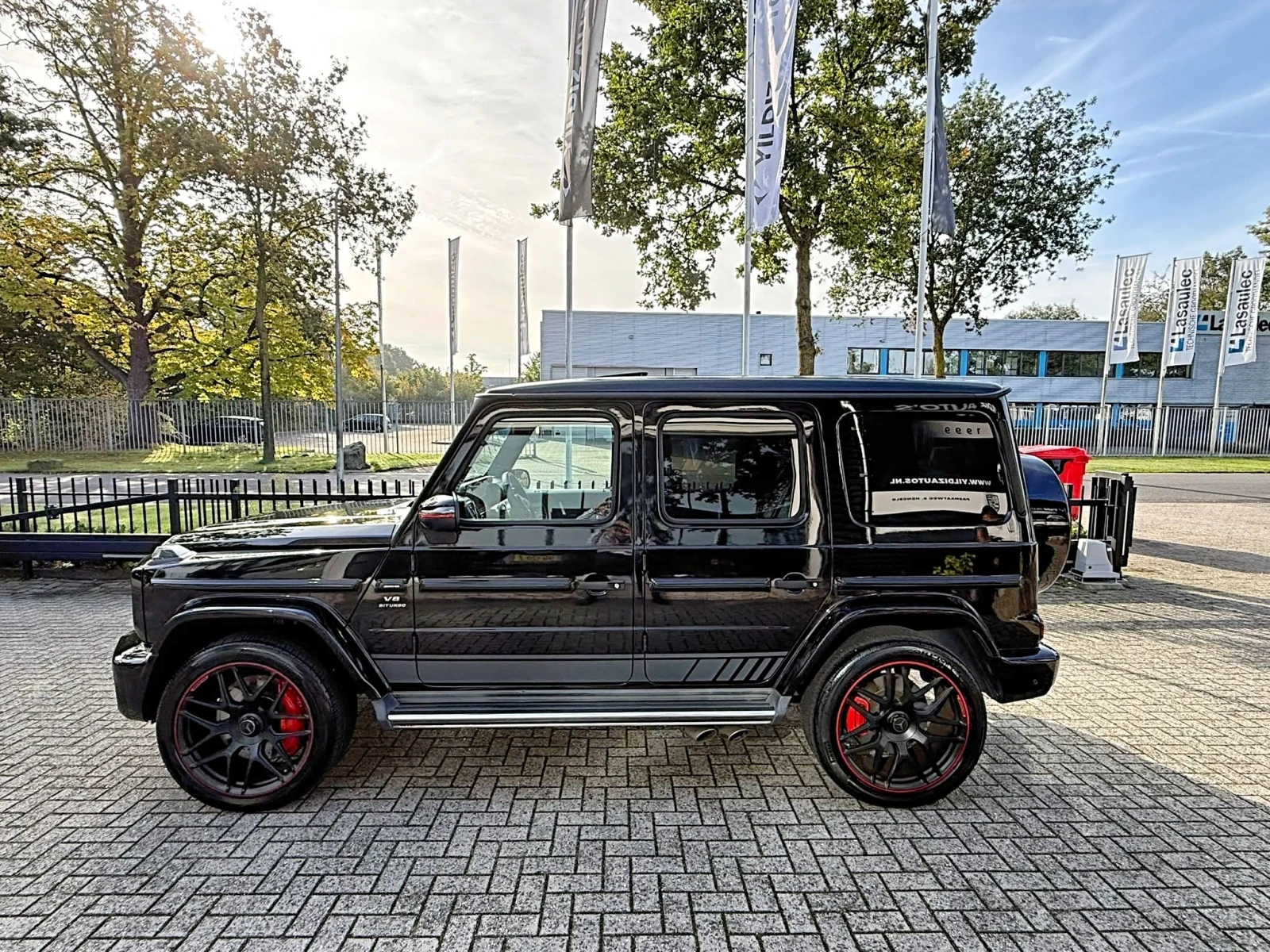 Mercedes-Benz G 63 AMG Очакван -AMG G 63 EDITION 1 / DESIGNO EXCLUSIVE / , снимка 4 - Автомобили и джипове - 56115974