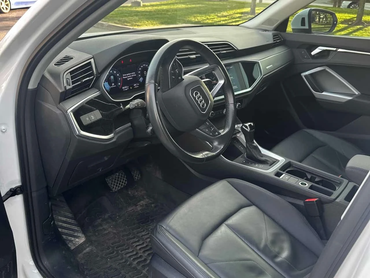 Audi Q3 * Progressiv * CARFAX * БЕЗ ПЪРВОНАЧАЛНА ВНОСКА, снимка 5 - Автомобили и джипове - 56170158