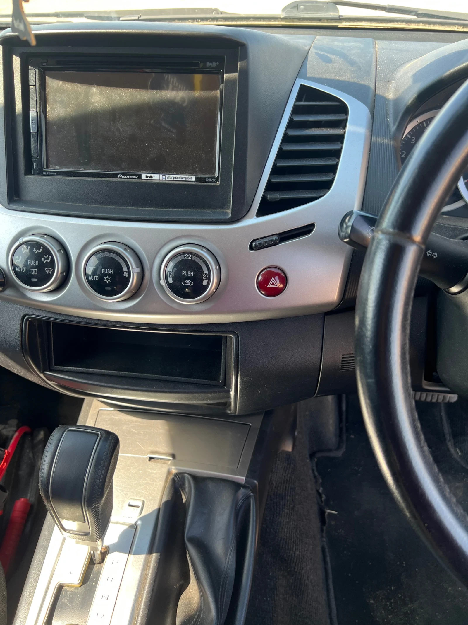 Mitsubishi L200, снимка 8 - Автомобили и джипове - 56380629