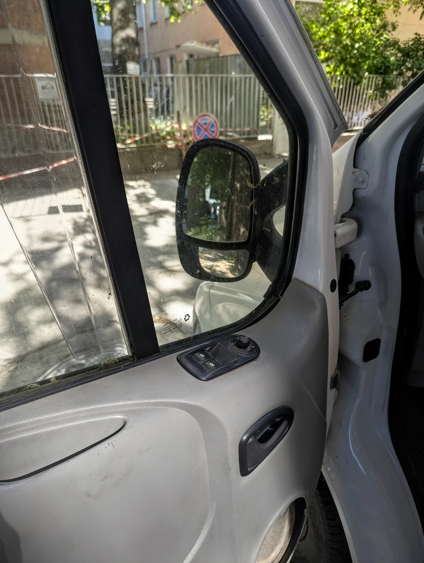 Opel Vivaro, снимка 9 - Бусове и автобуси - 54609424