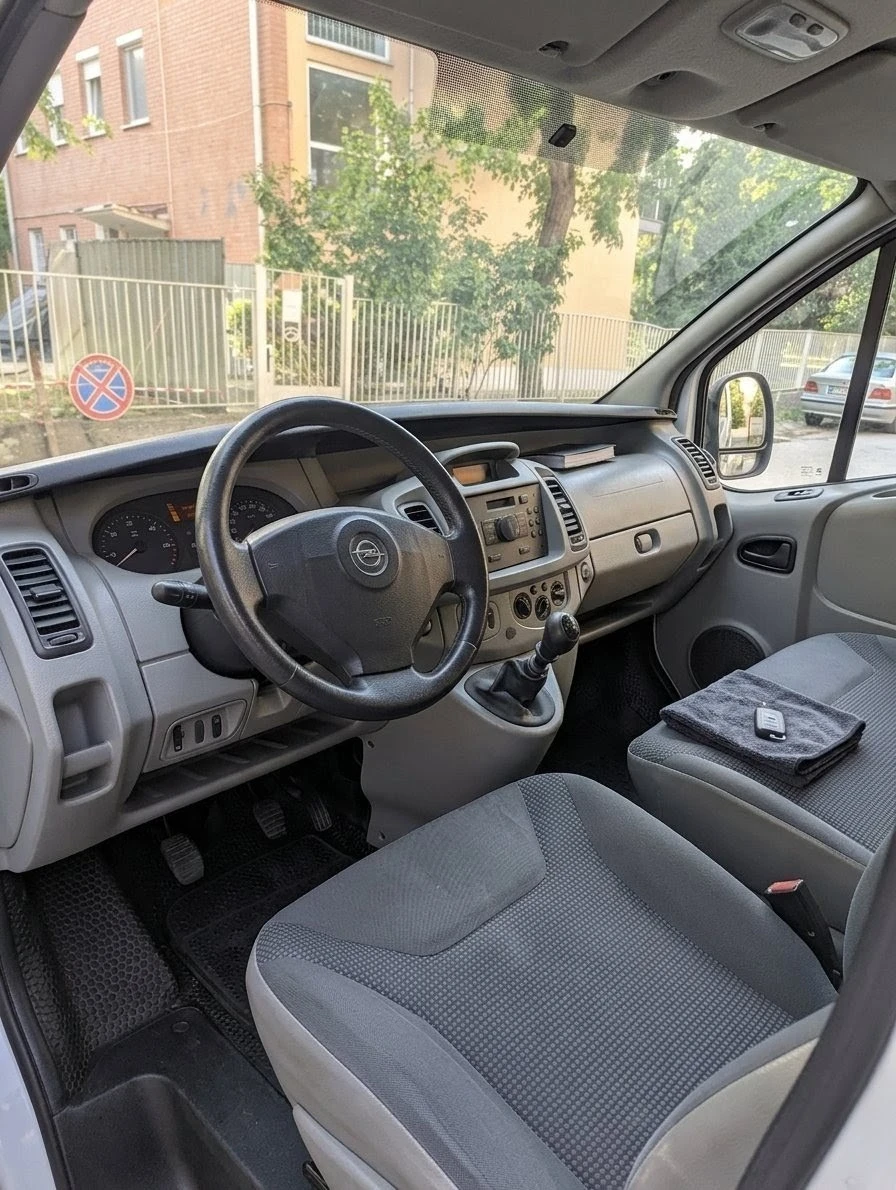 Opel Vivaro, снимка 6 - Бусове и автобуси - 54609424
