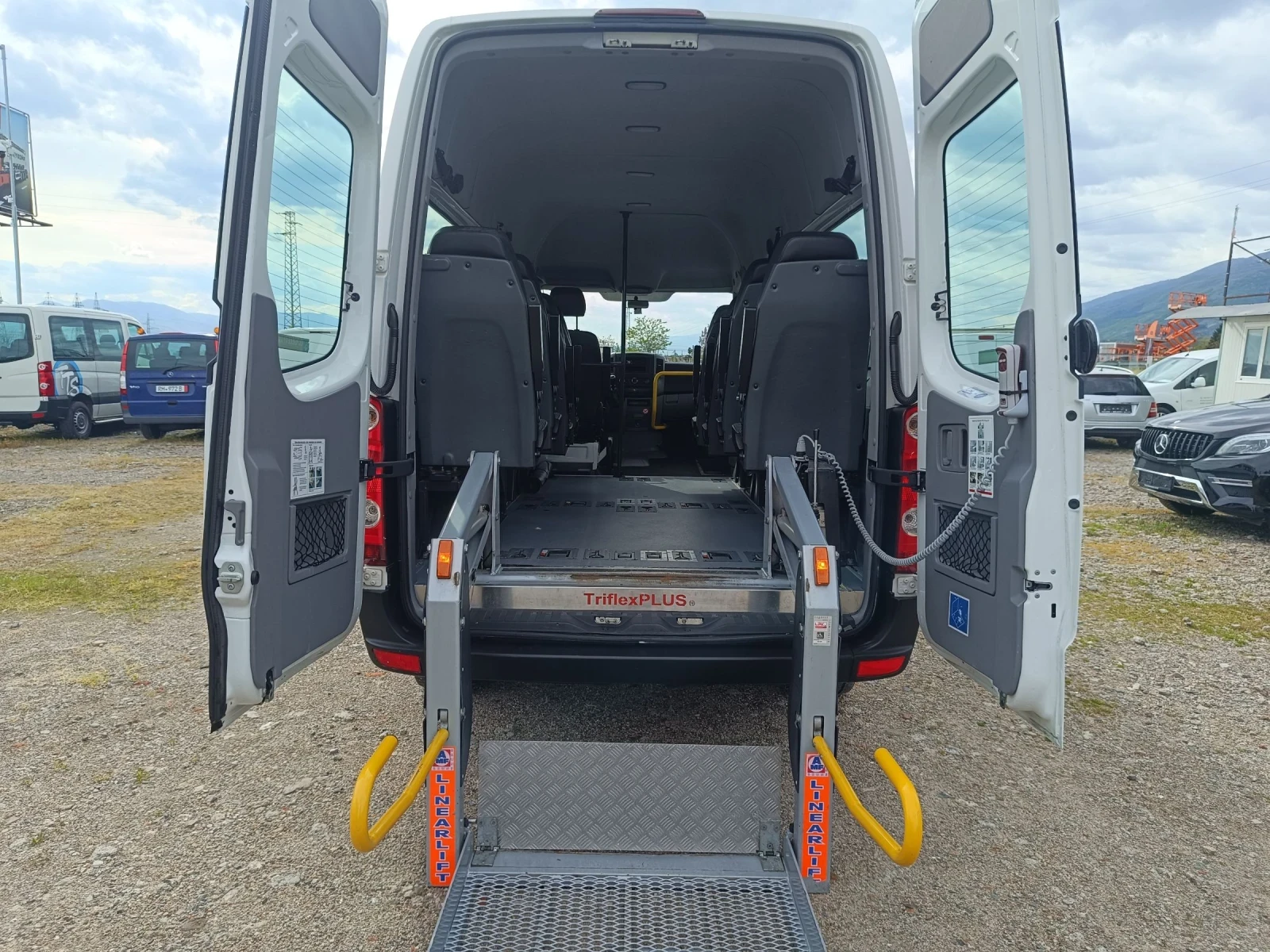 VW Crafter 2.0tdi 9места KLIMA, снимка 11 - Бусове и автобуси - 54889216