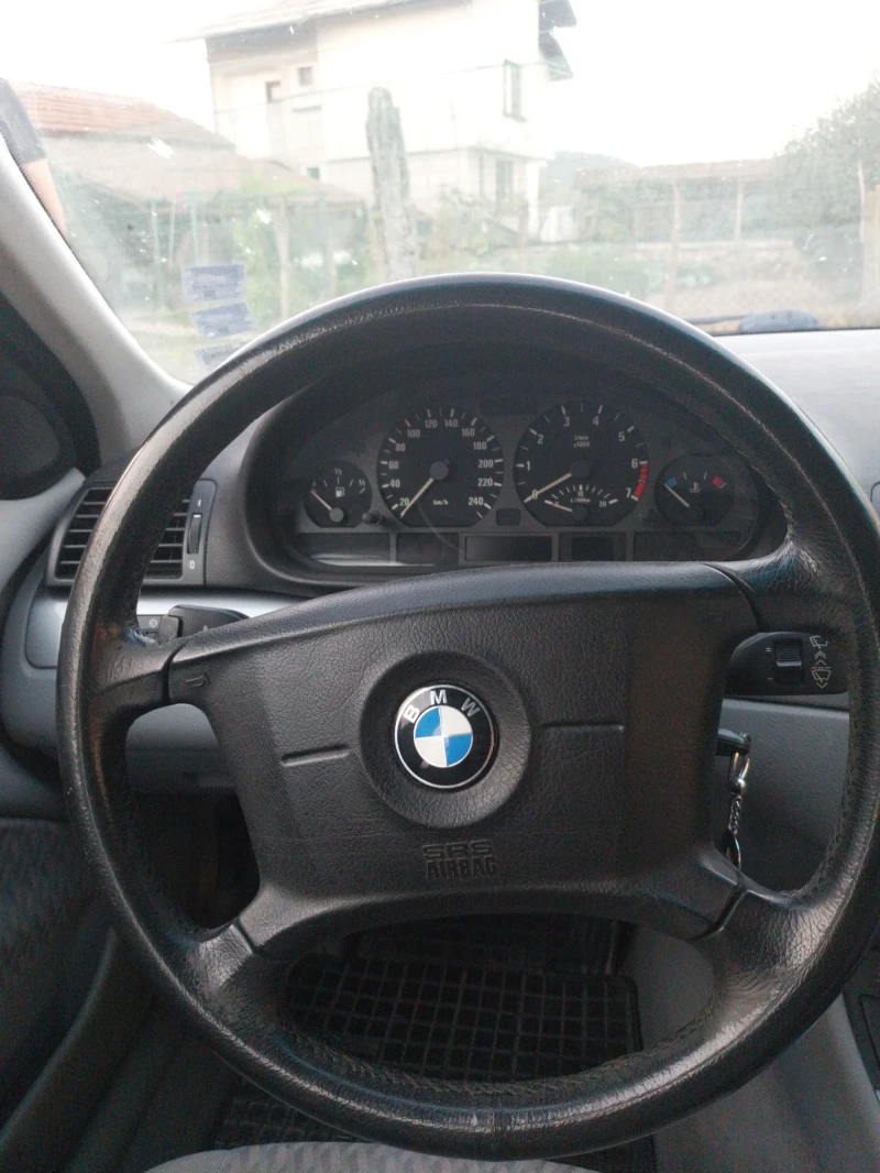 BMW 323, снимка 7 - Автомобили и джипове - 47303394