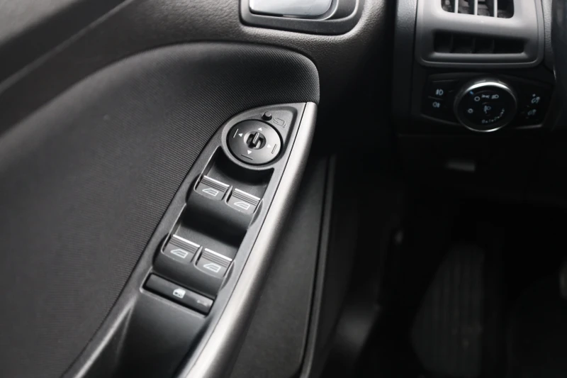 Ford Focus 1.0 EcoBoost Klimatronic ТЕМПОМАТ Start/Stop #iCar, снимка 16 - Автомобили и джипове - 49893186