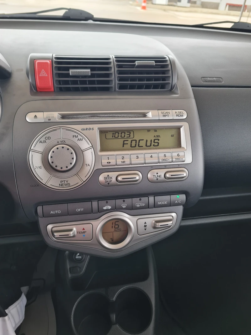 Honda Jazz 1.4куб. 87к.с.2006г. Фейстлифт , снимка 9 - Автомобили и джипове - 49911400