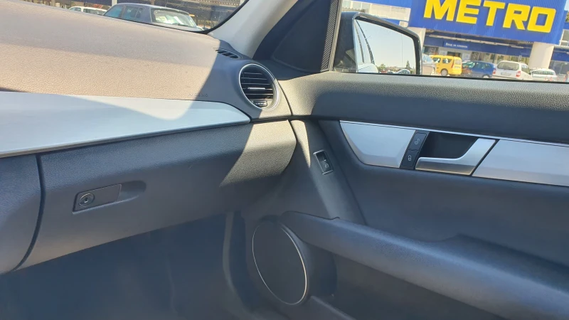 Mercedes-Benz C 200, снимка 10 - Автомобили и джипове - 52319830