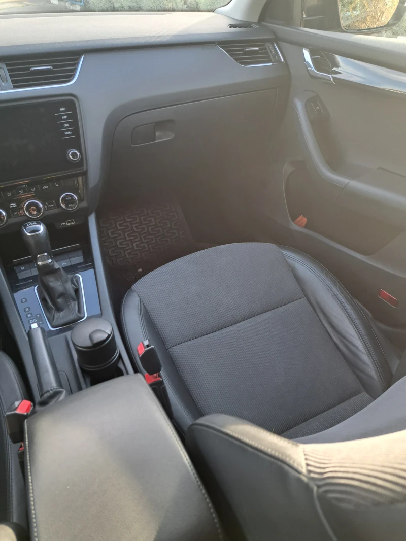 Skoda Octavia 1.6 , снимка 9 - Автомобили и джипове - 52249082