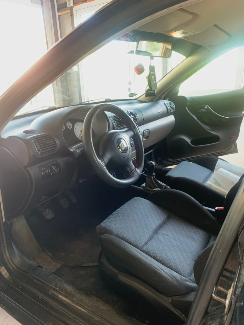 Seat Leon, снимка 15 - Автомобили и джипове - 53436513