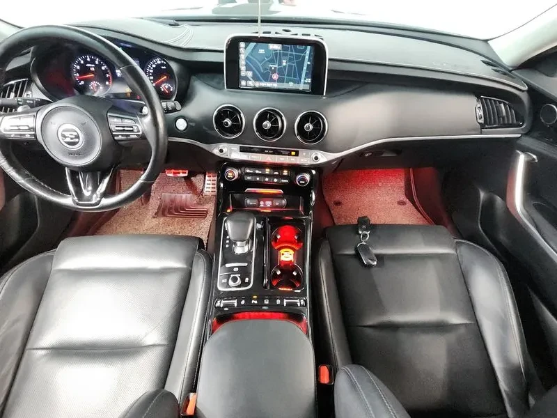 Kia Stinger 3.3 AWD GT - САМО 30% АВАНС, снимка 7 - Автомобили и джипове - 55998803