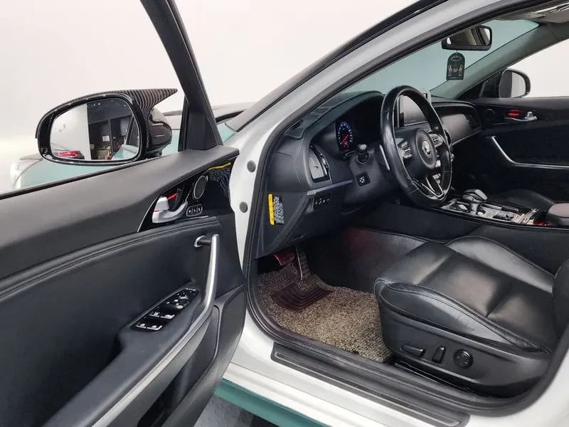 Kia Stinger 3.3 AWD GT - САМО 30% АВАНС, снимка 10 - Автомобили и джипове - 55998803