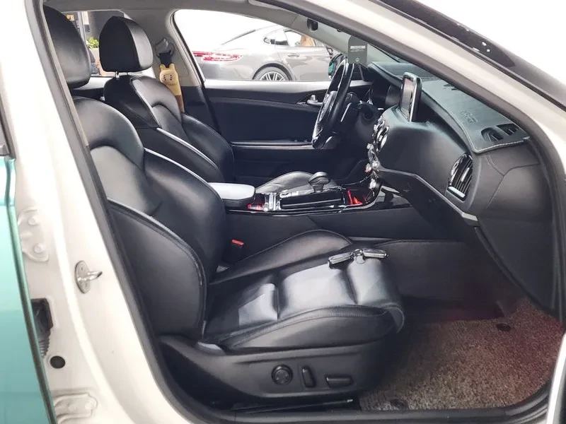 Kia Stinger 3.3 AWD GT - САМО 30% АВАНС, снимка 11 - Автомобили и джипове - 55998803