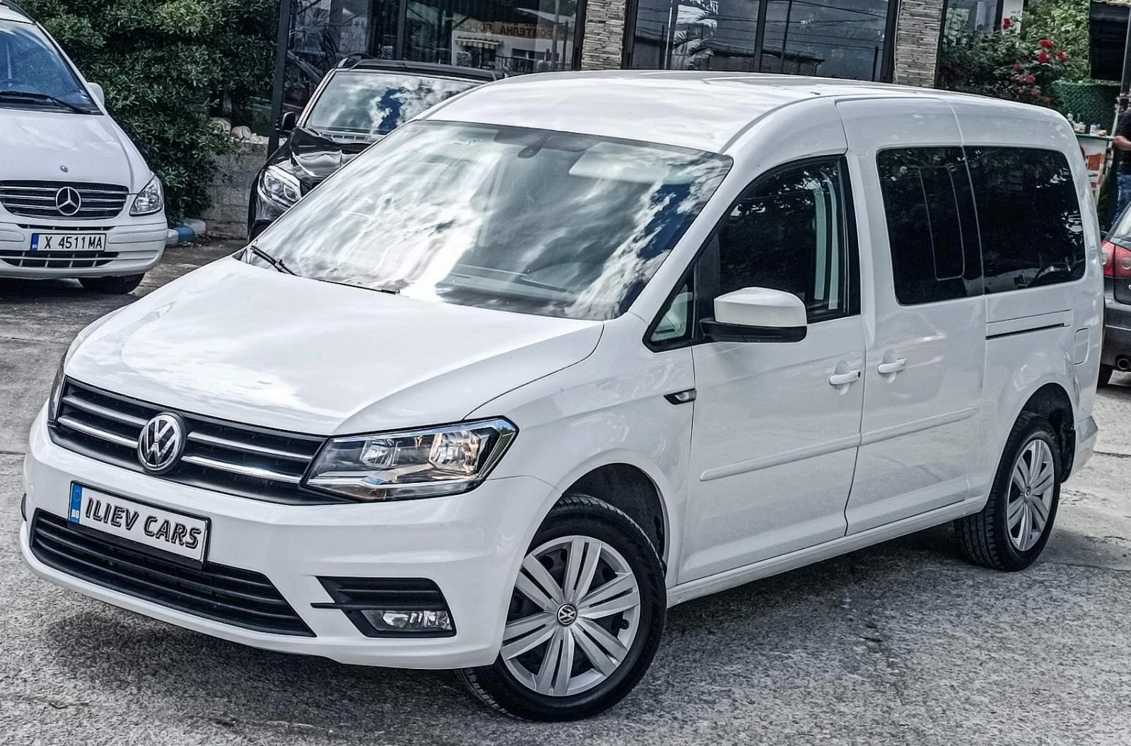 VW Caddy 2.0TDI MAXI 5 МЕСТЕН - изображение 2