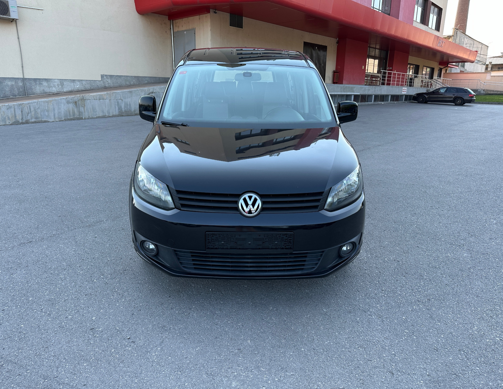 VW Caddy MAXI-1.6TDI  - изображение 2