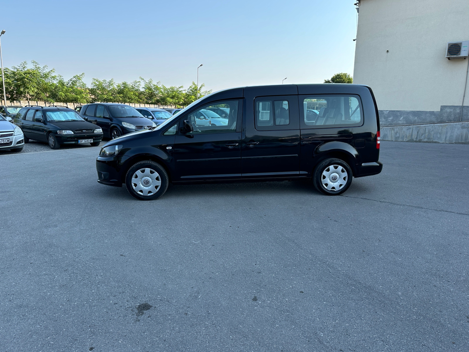 VW Caddy MAXI-1.6TDI  - изображение 8