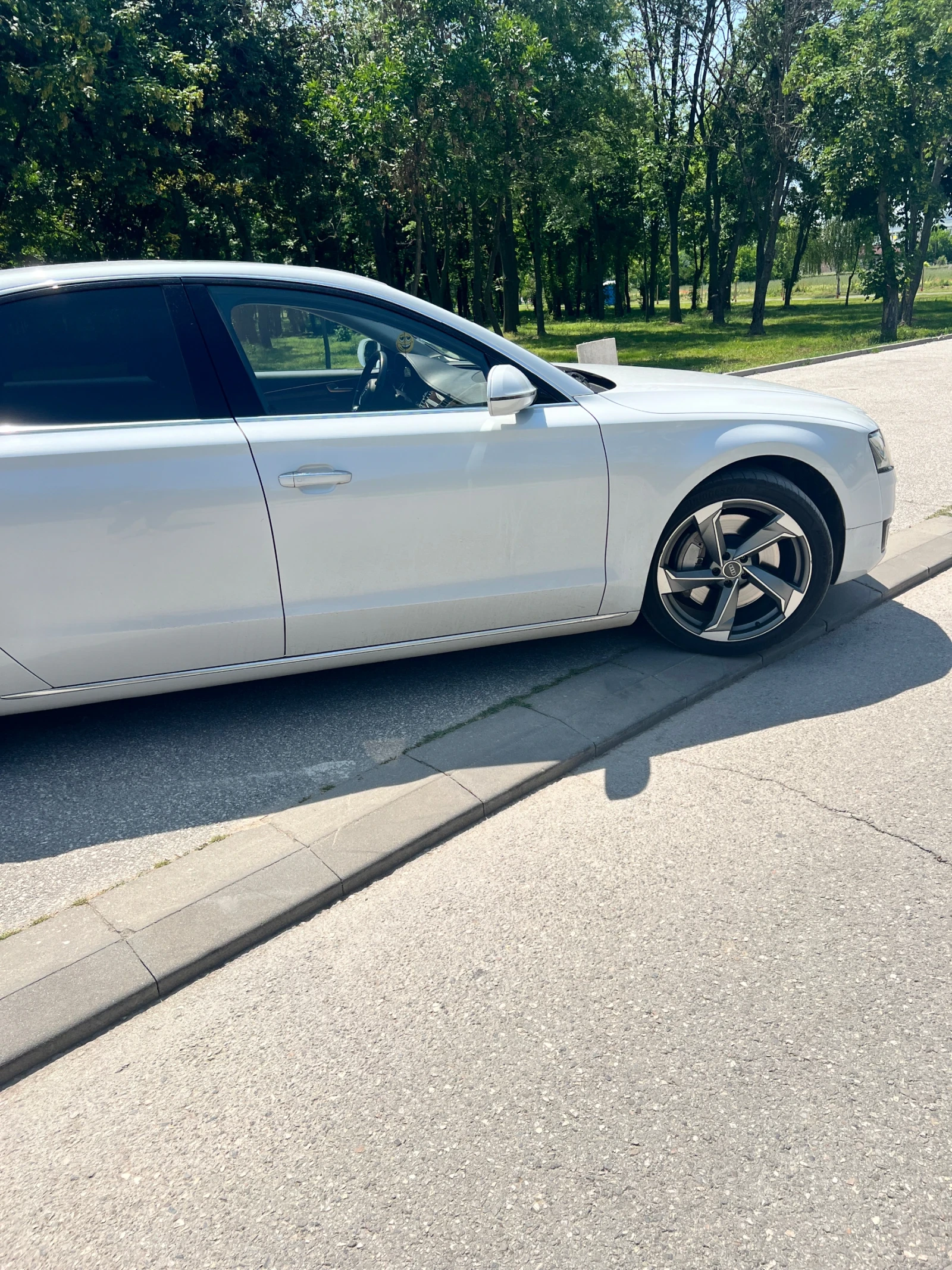Audi A8 4000 Бензин - изображение 3