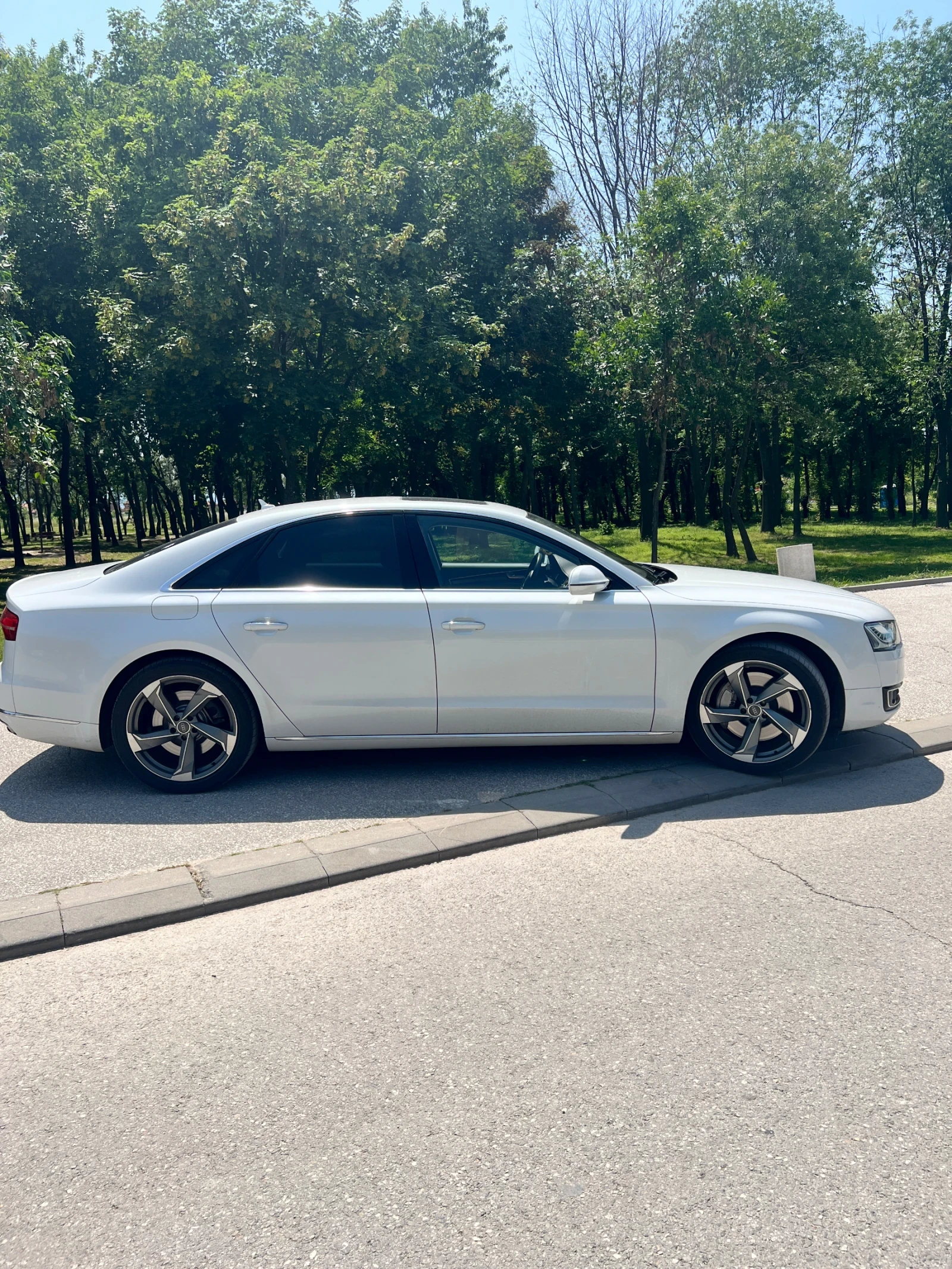 Audi A8 4000 Бензин - изображение 2