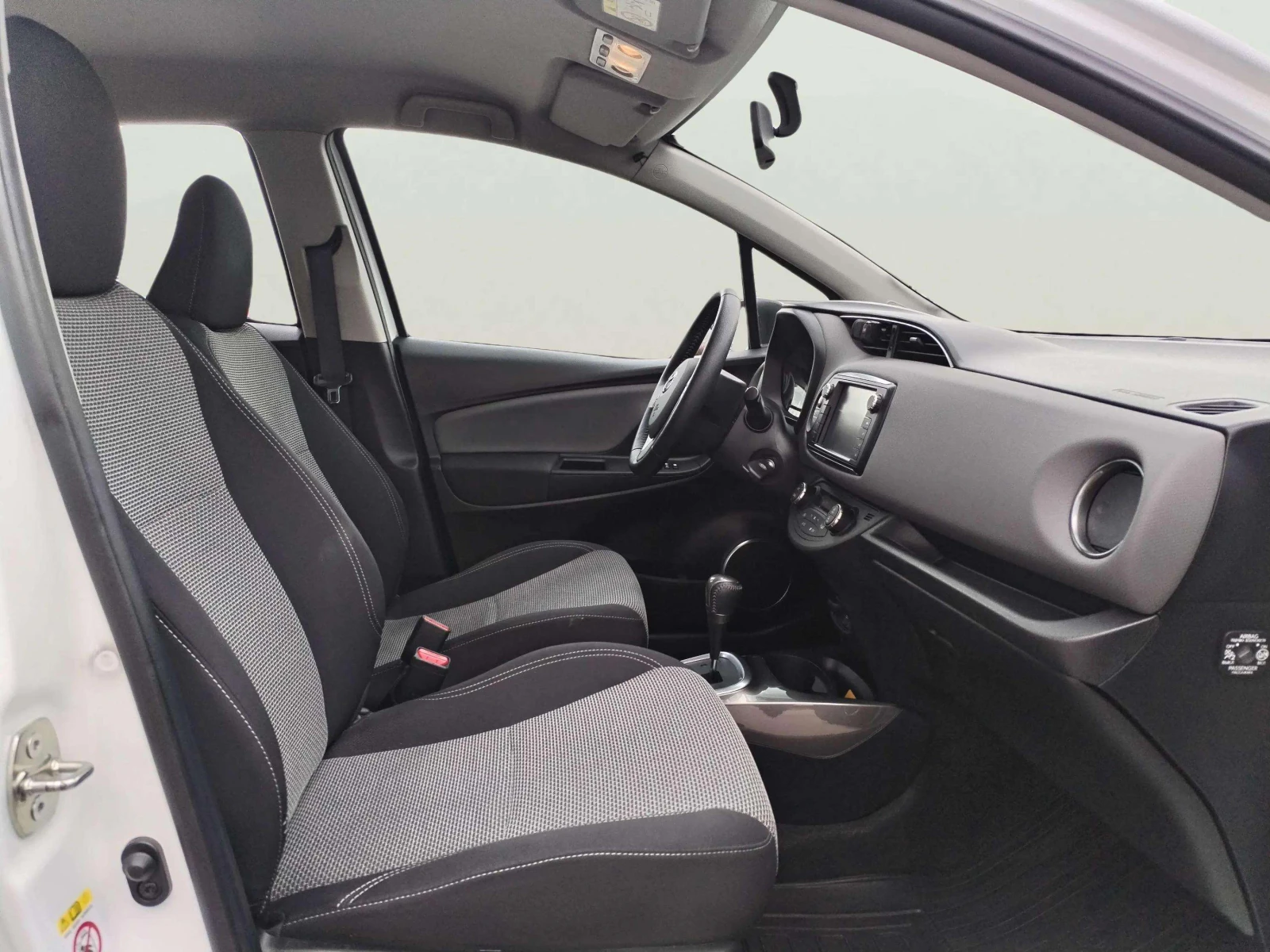 Toyota Yaris 1, 5 VVT - изображение 9