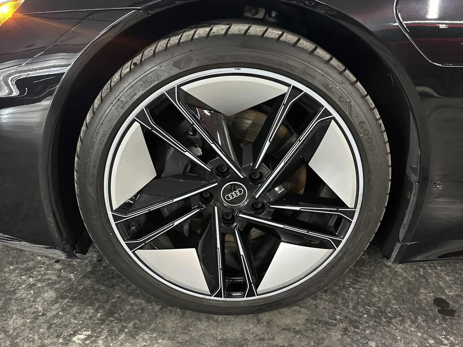 Audi E-Tron GT * CARFAX *    | Mobile.bg   12