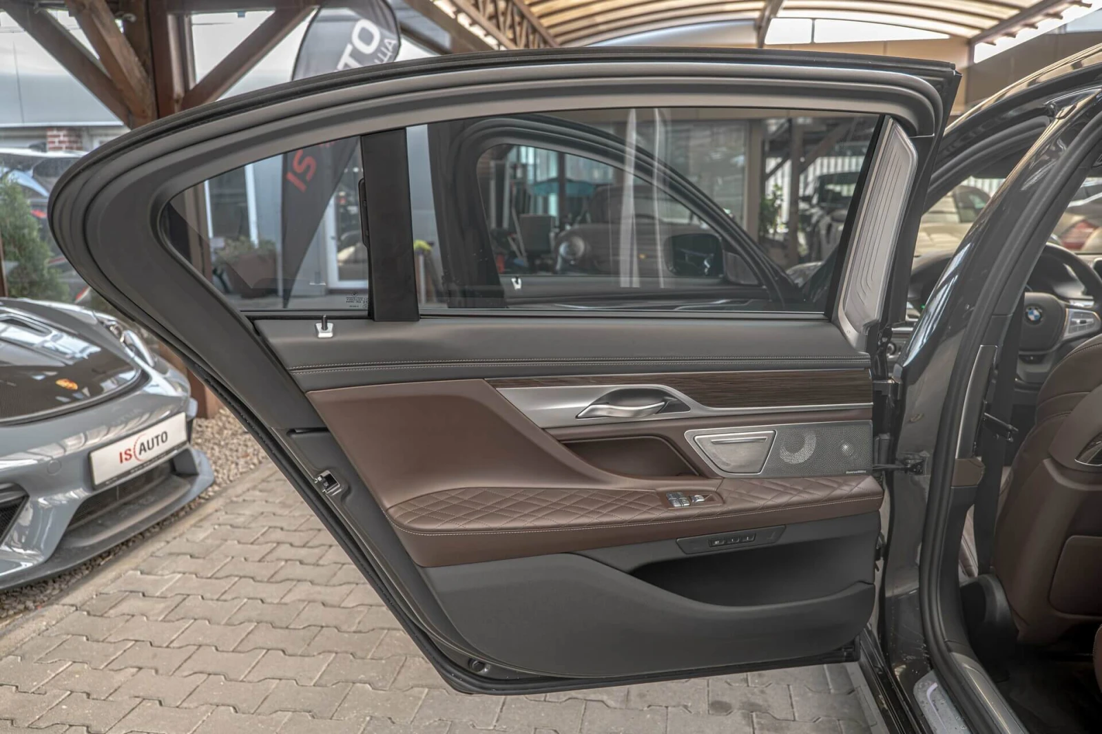 BMW 750 ХLD/RSE/HuD/Bower&Wilkins/Exclusive/СМЕНЕНИ ВЕРИГИ - изображение 10