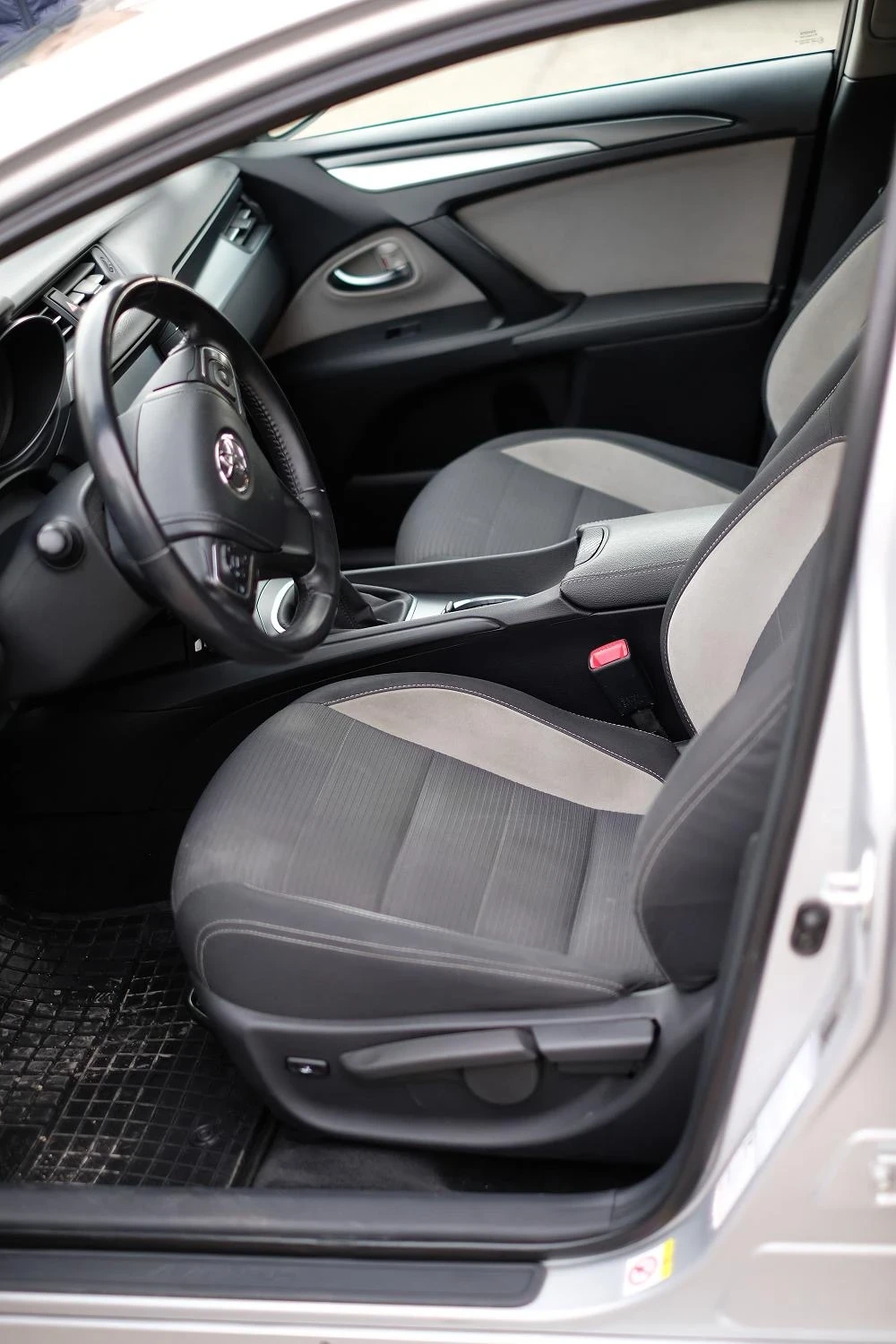 Toyota Avensis T27 Executive , снимка 4 - Автомобили и джипове - 53851909