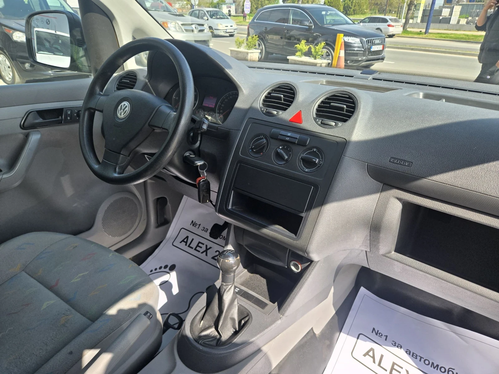 VW Caddy, снимка 7 - Автомобили и джипове - 54223846