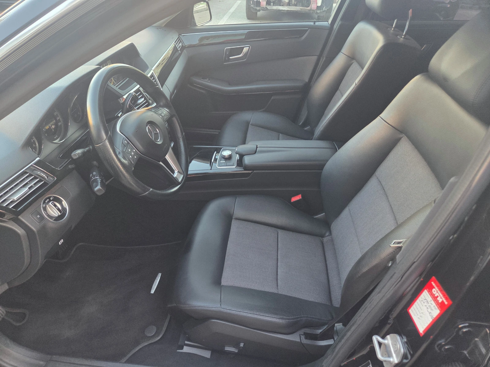 Mercedes-Benz E 220 AMG///AT-7G-Tronic, снимка 10 - Автомобили и джипове - 54334317