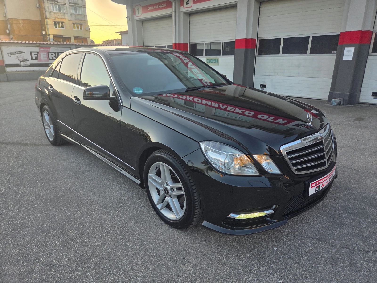 Mercedes-Benz E 220 AMG///AT-7G-Tronic, снимка 7 - Автомобили и джипове - 54334317