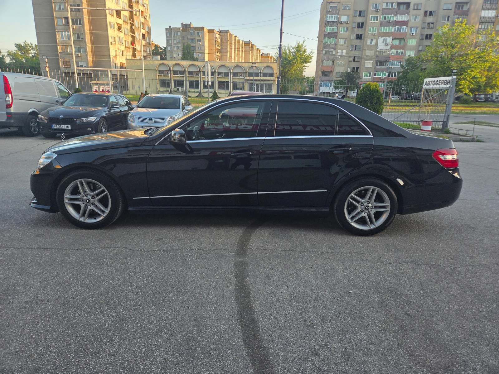 Mercedes-Benz E 220 AMG///AT-7G-Tronic, снимка 2 - Автомобили и джипове - 54334317
