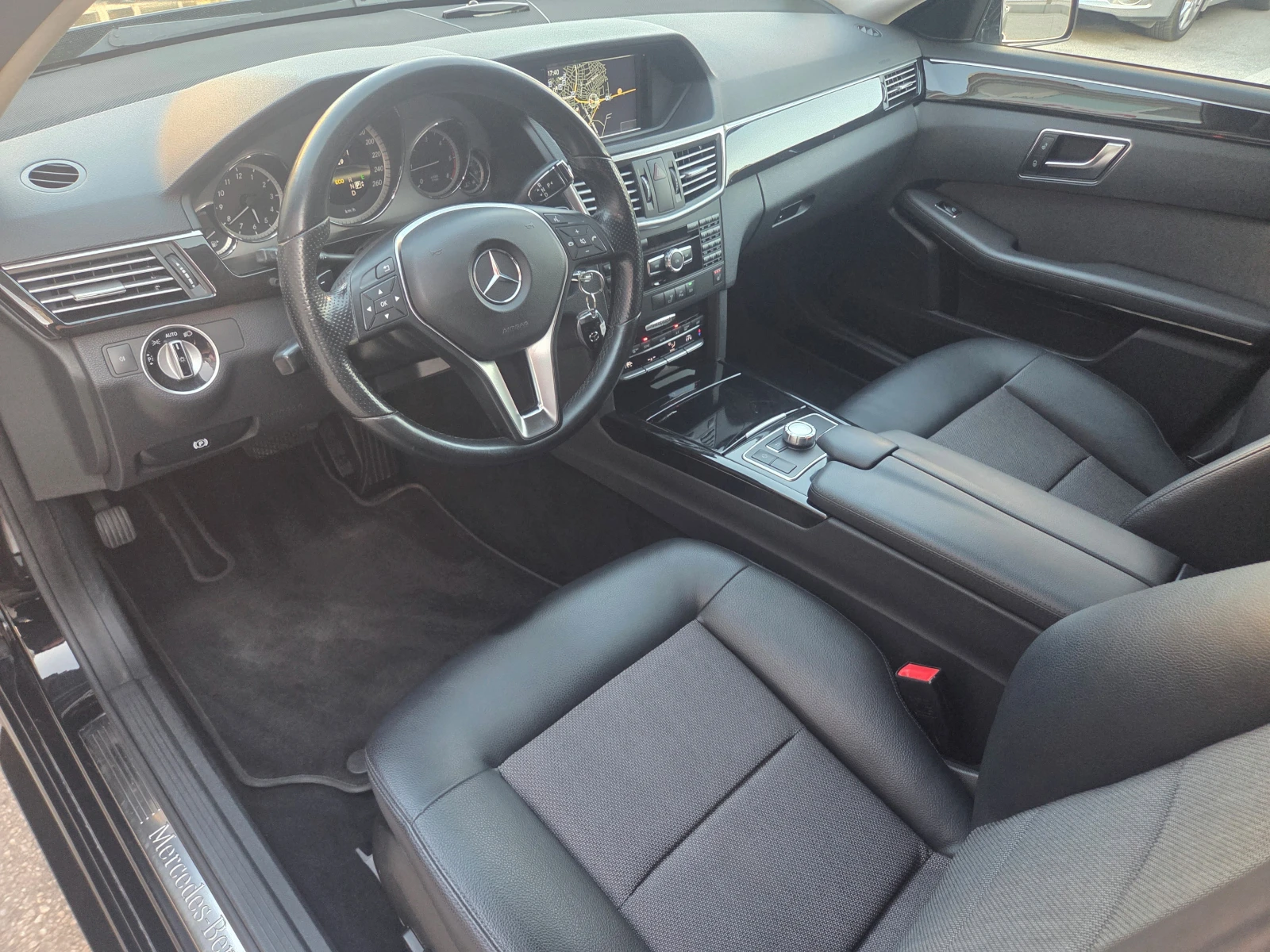 Mercedes-Benz E 220 AMG///AT-7G-Tronic, снимка 9 - Автомобили и джипове - 54334317