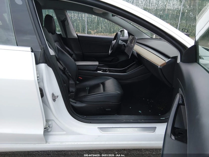 Tesla Model 3 Long Range Dual Motor All-Wheel Drive, снимка 5 - Автомобили и джипове - 54455648