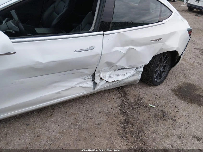 Tesla Model 3 Long Range Dual Motor All-Wheel Drive, снимка 6 - Автомобили и джипове - 54455648