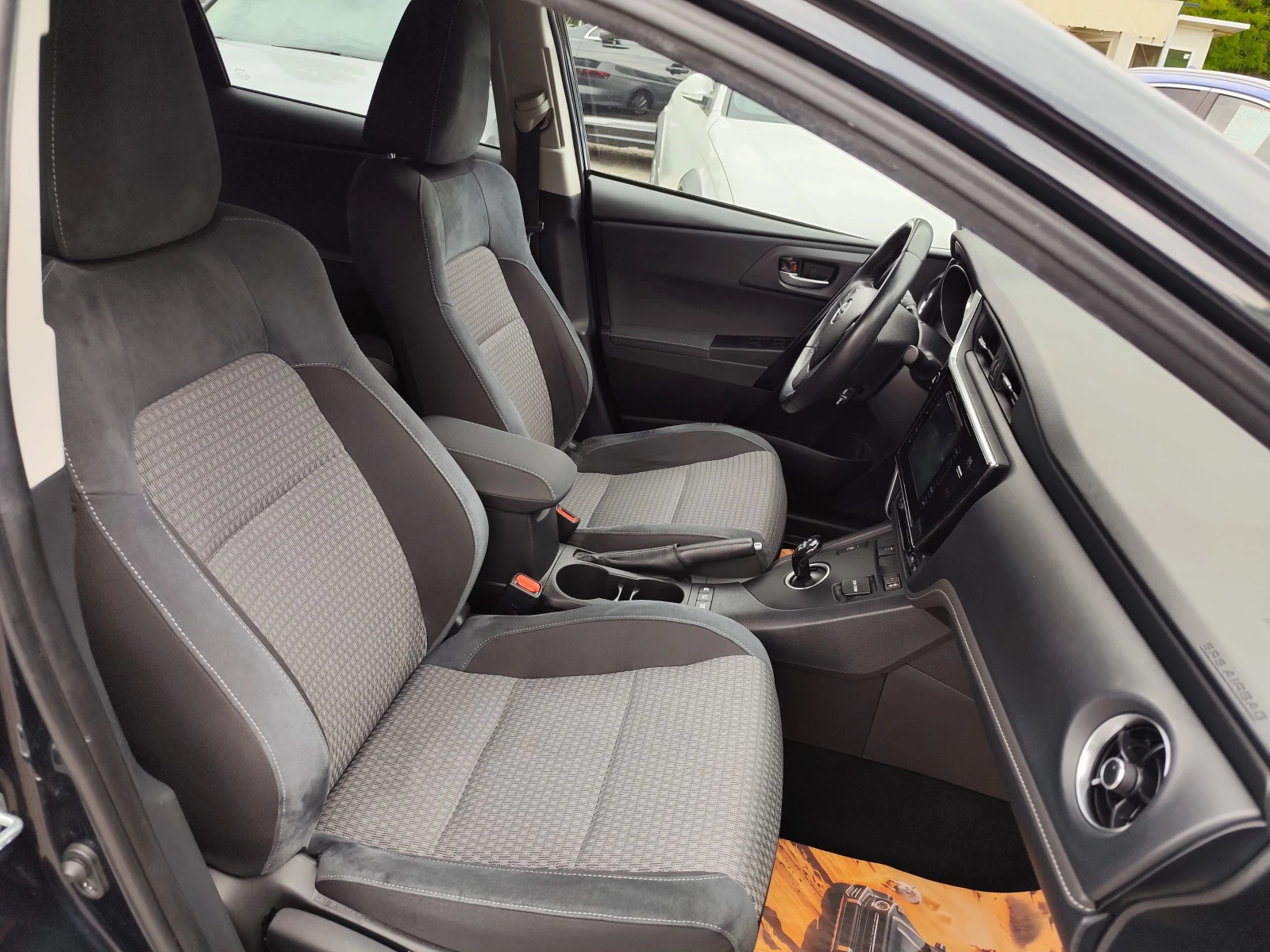 Toyota Auris  1.8HYBRID* EURO6B* LED* , снимка 13 - Автомобили и джипове - 54607682